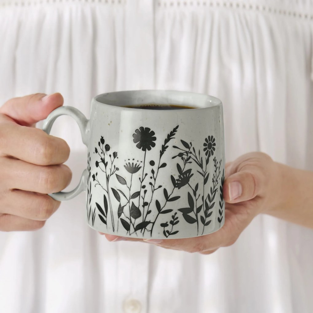 Ib Laursen Kameninový hrnček Dusty Blue flower silhouettes 300 ml