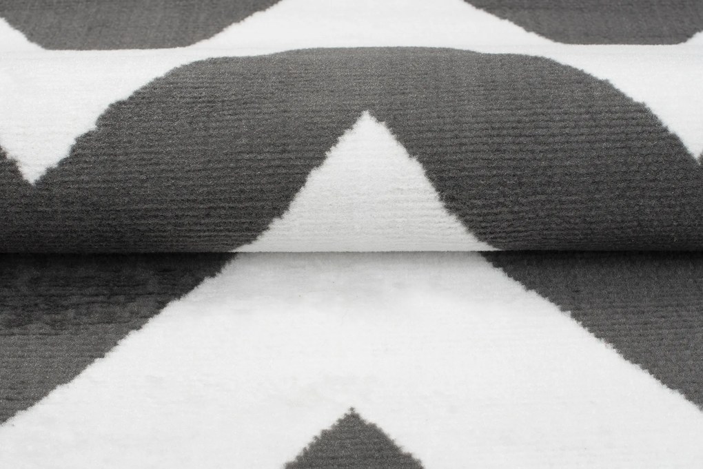 TA Koberec C437A TMAVO SIVÁ/BIELA BALI PP Rozmer: 180x250 cm