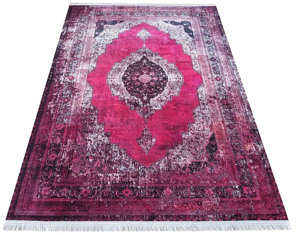 Ružový orientálny koberec vo vintage štýle