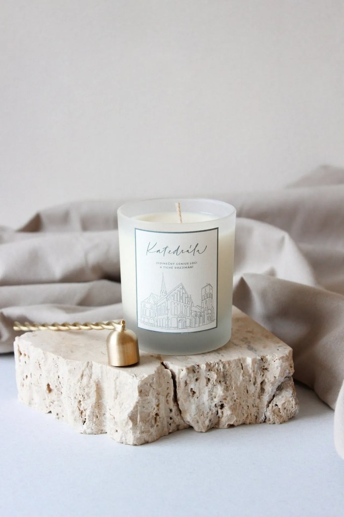 Bella Rose Ručne liata sójová sviečka Katedrála 220 g