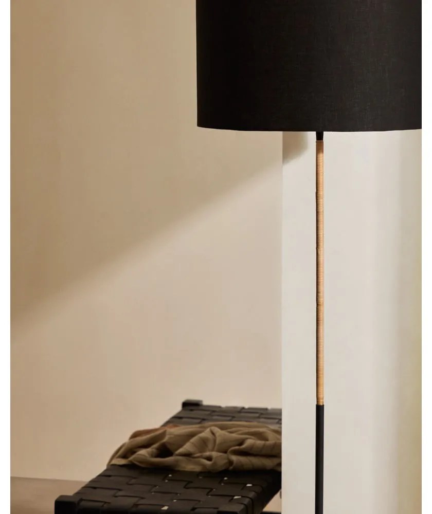 Čierna stojacia lampa s textilným tienidlom (výška 160 cm) Canar – Kave Home