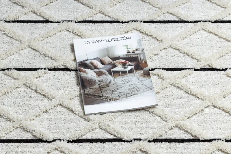 Koberec SEVILLA Y611A mreža, diamanty hnedý / biely, Maroko, Shaggy