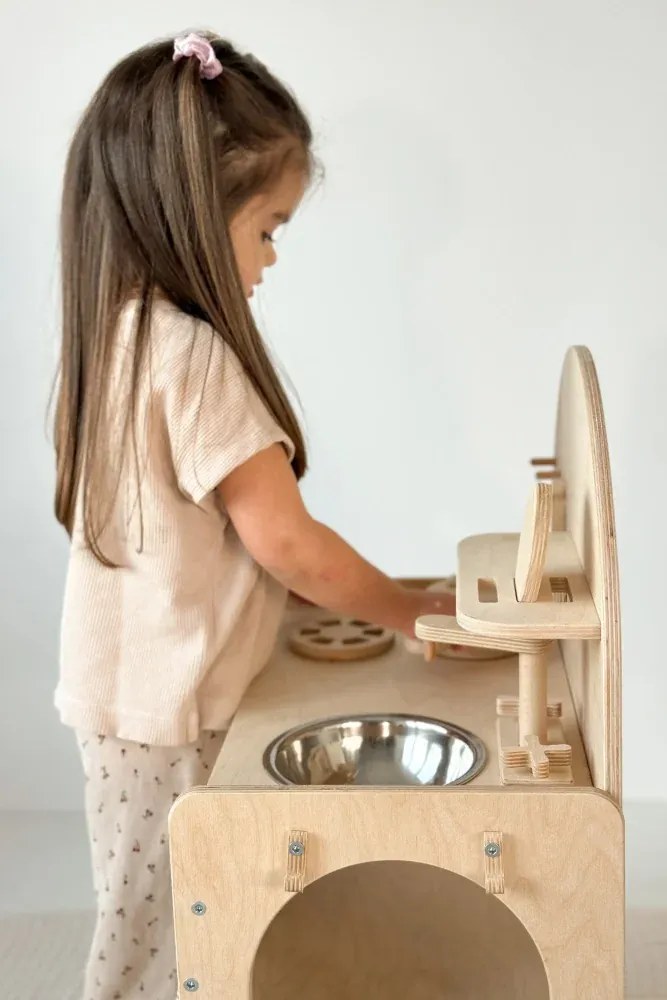 Drevená kuchynka pre deti