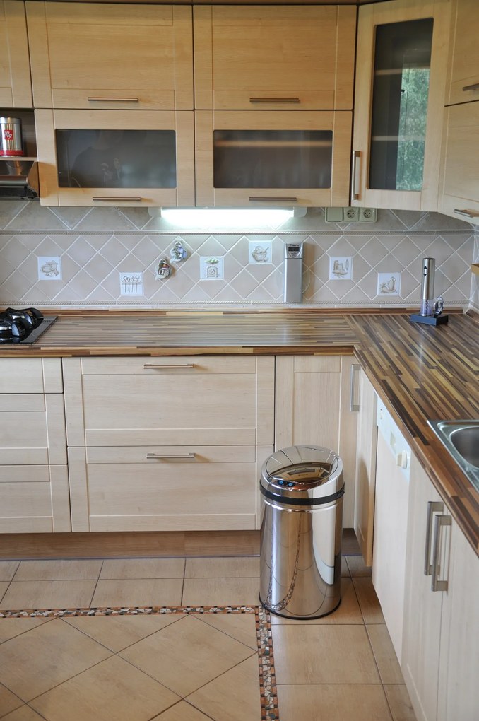 Bezdoteku Bezdotykový odpadkový kôš EXCLUSIVE nerezový guľatý senzorový 30L