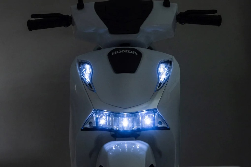 Ramiz Skúter Honda SH125i biely