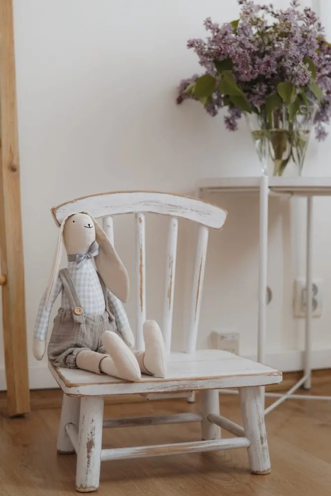 Plyšový králik v šedom s menom dieťaťa