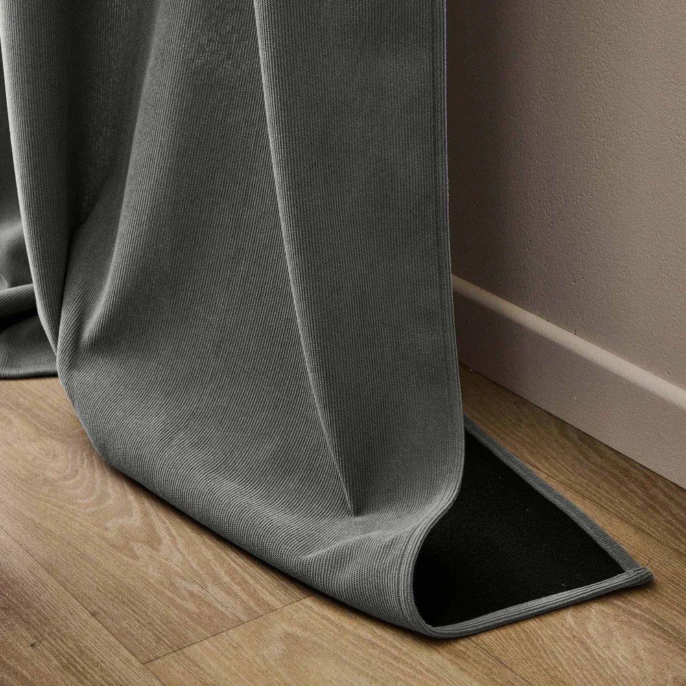 Antracitový menčestrový termo záves 140x260 cm Madison – douceur d'intérieur