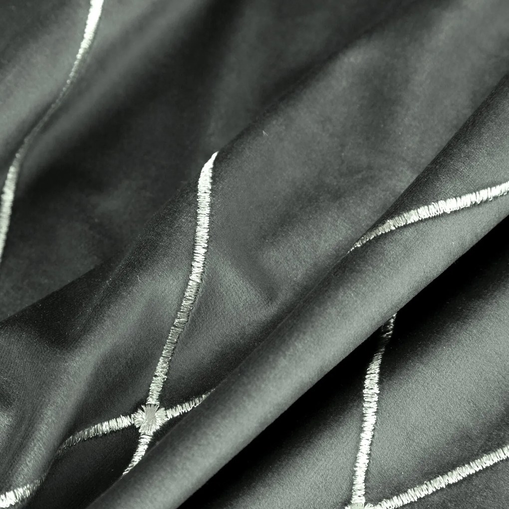 ZATEMŇOVACÍ ZÁVES NA KRÚŽKOCH PIERRE CARDIN MARGO 140X250 CM STRIEBORNÁ