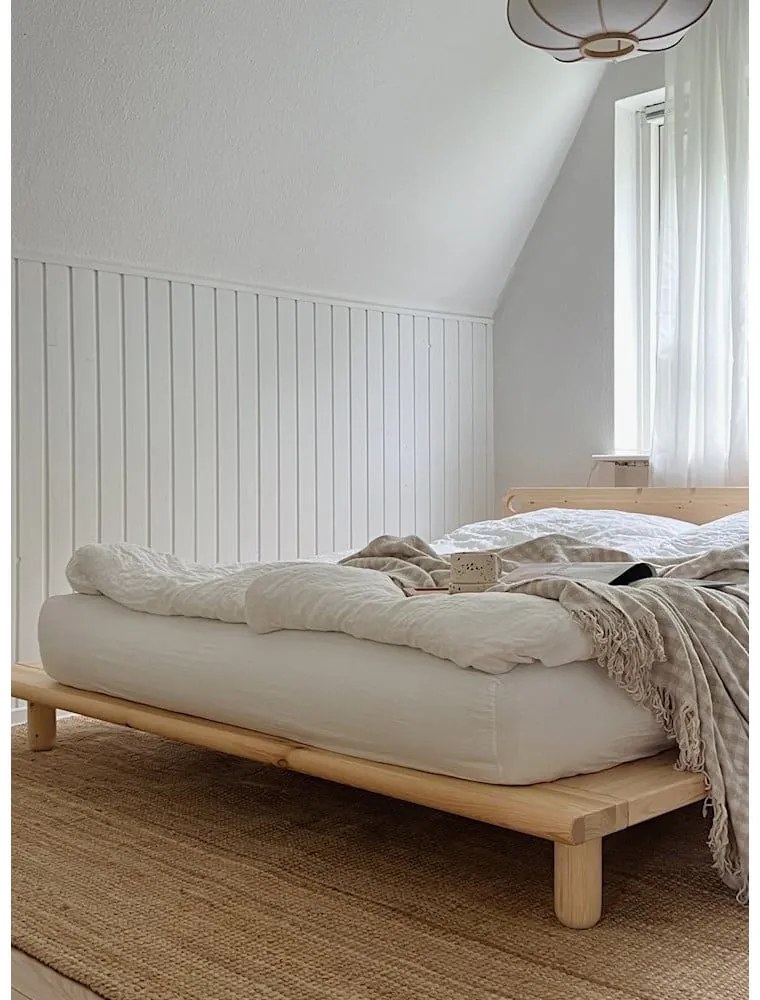 Dvojlôžková posteľ z borovicového dreva s roštom 140x200 cm Peek – Karup Design