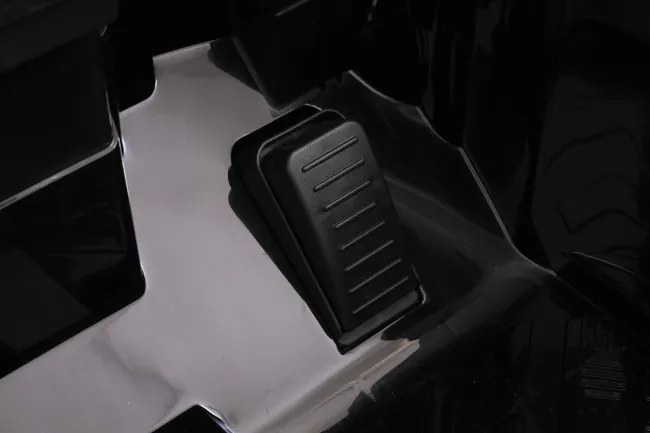 Elektrické autíčko Land Rover Defender čierne