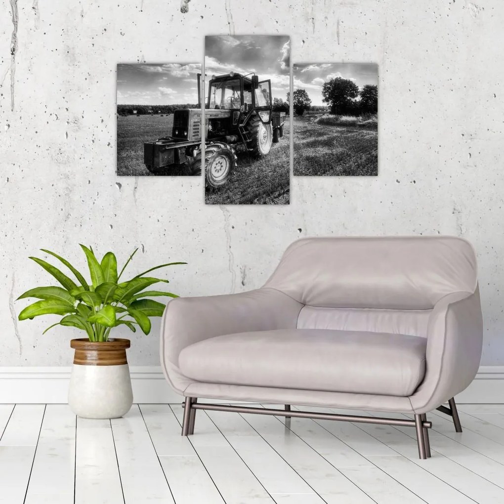 Čiernobiely obraz traktora