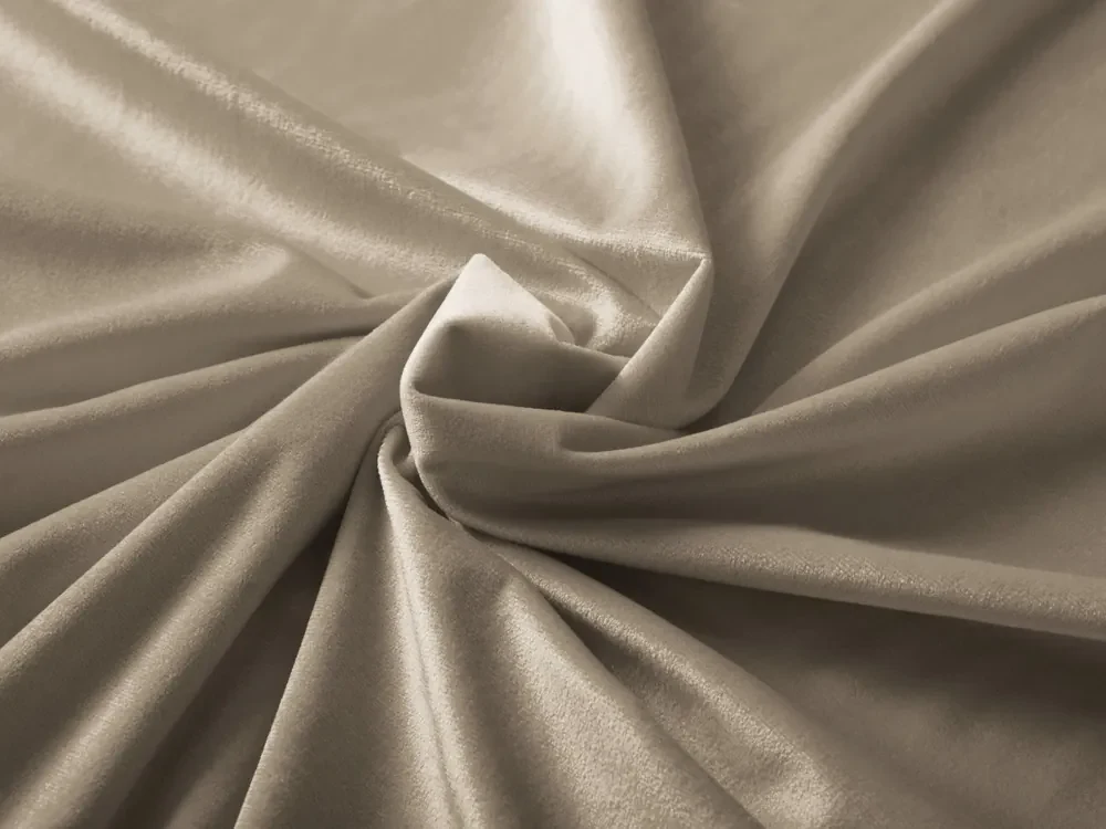 Biante Zamatový obdĺžnikový obrus Velvet Premium SVP-030 Sivobéžový 120x140 cm