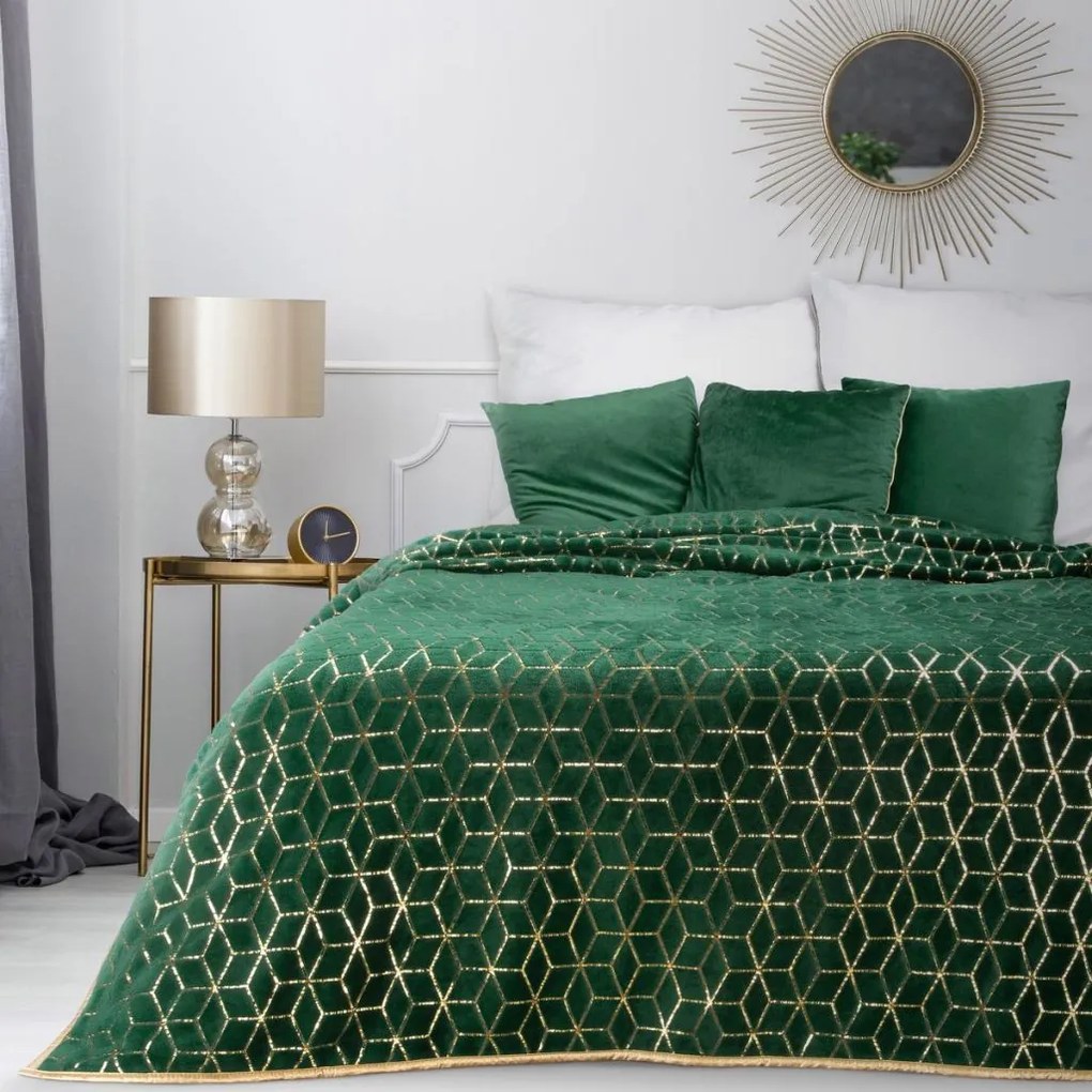 DomTextilu Originálny zelený prehoz na posteľ s dokonalým zlatým vzorom Šírka: 200 cm | Dĺžka: 220 cm 40480-185417