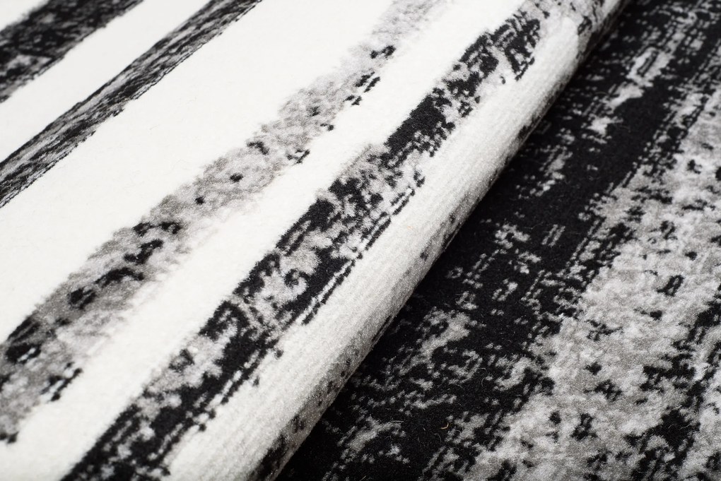 TA Koberec 3675A KRÉMOVÁ / ČIERNA GRACE Rozmer: 80x150 cm