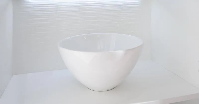 Vitrína Caracas typ 28, grafit/biely lesk, s osvetlením