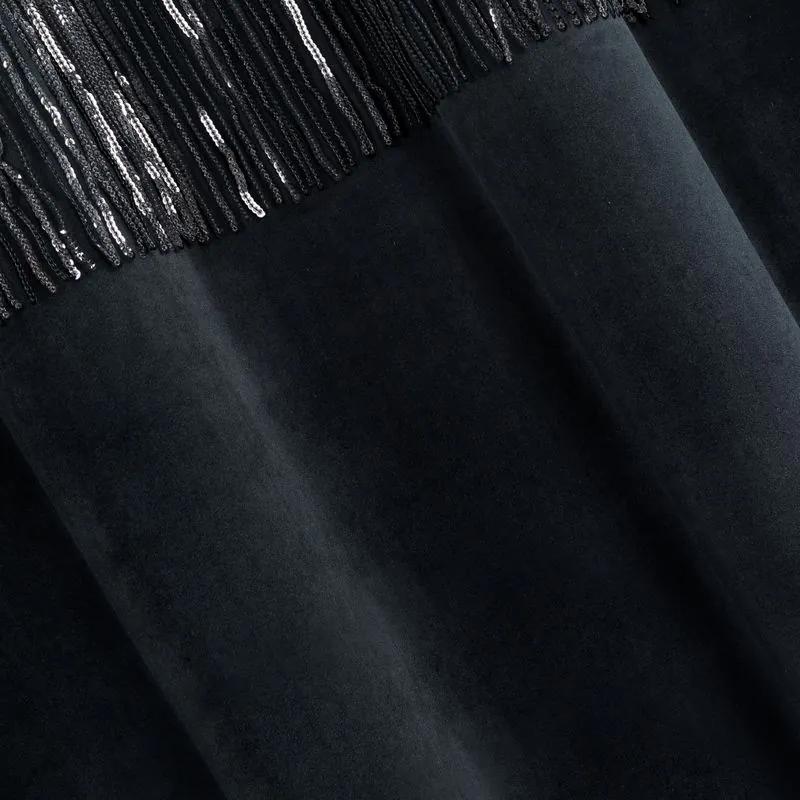 Dekorstudio Luxusný zamatový záves so strapcami v čiernej farbe