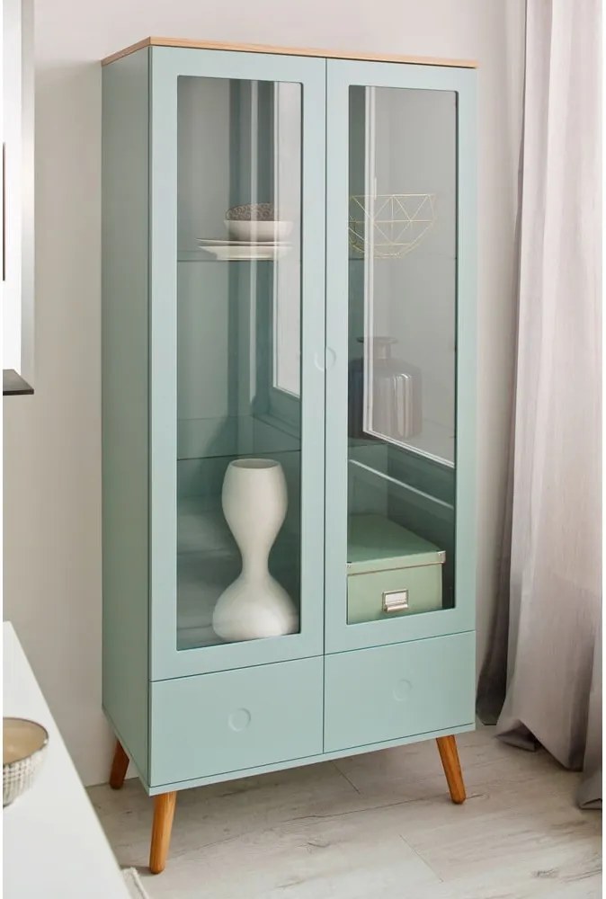 Zelená vitrína s detailmi v dekore dubového dreva Tenzo Dot, výška 175 cm
