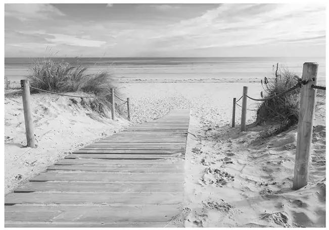 Samolepiaca fototapeta - On the beach - black and white Veľkosť: 147x105, Verzia: Samolepiaca