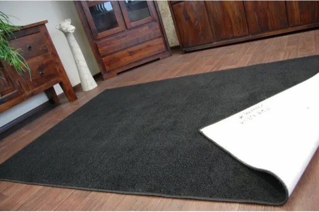 Behúň TRENDY čierny