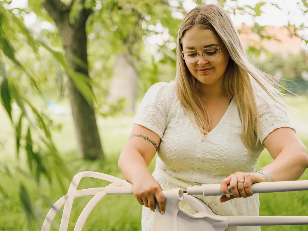 AKCIA Béžová plastová stolička KATO II. akosť