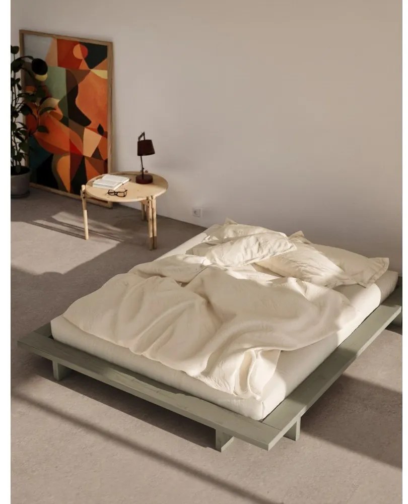 Šalviová zelená dvojlôžková posteľ z borovicového dreva bez čela s roštom 140x200 cm Japan – Karup Design