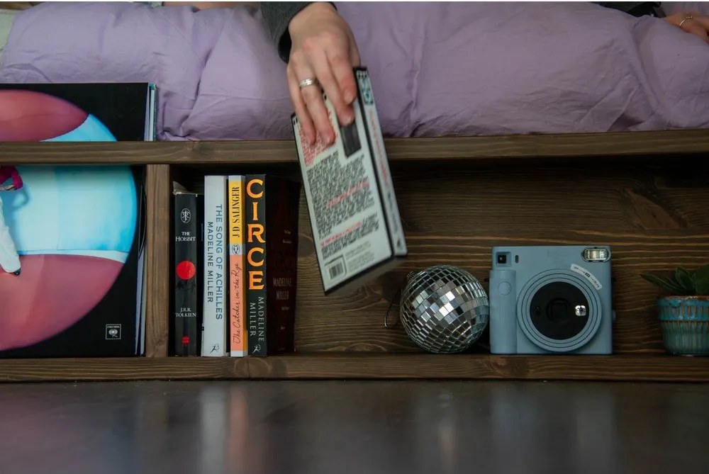 Hnedá dvojlôžková posteľ z borovicového dreva s roštom 160x200 cm Ziggy – Karup Design