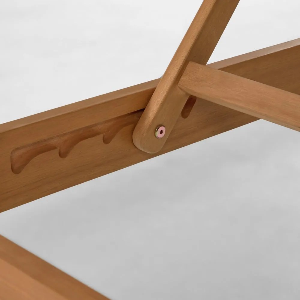 Béžové drevené polohovacie záhradné ležadlo Caterin – Kave Home