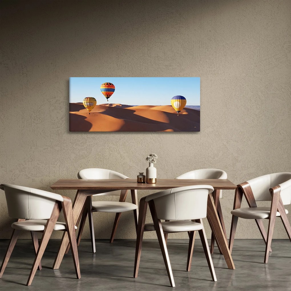 Obraz - lietajúce balóny v púšti (120x50 cm)