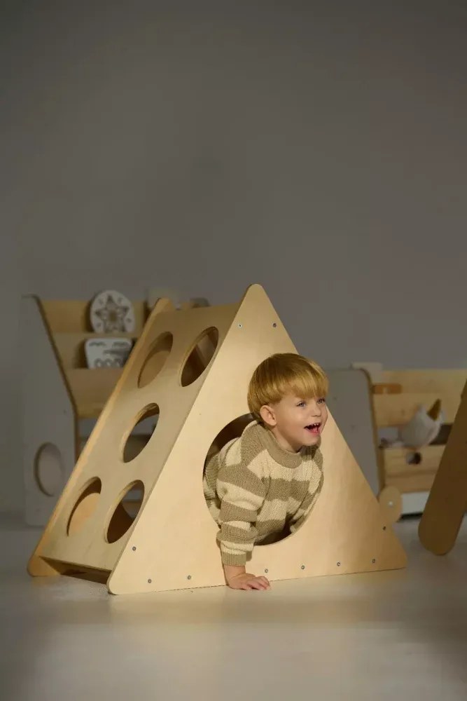 Lezecký Trojuholník: Zábava a Rozvoj Motoriky pre Vaše Dieťa