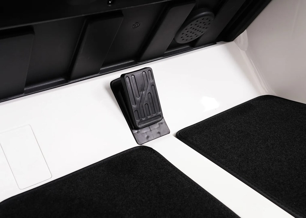 Ramiz Mercedes-Benz GT63 AMG elektrické autíčko pre deti biele