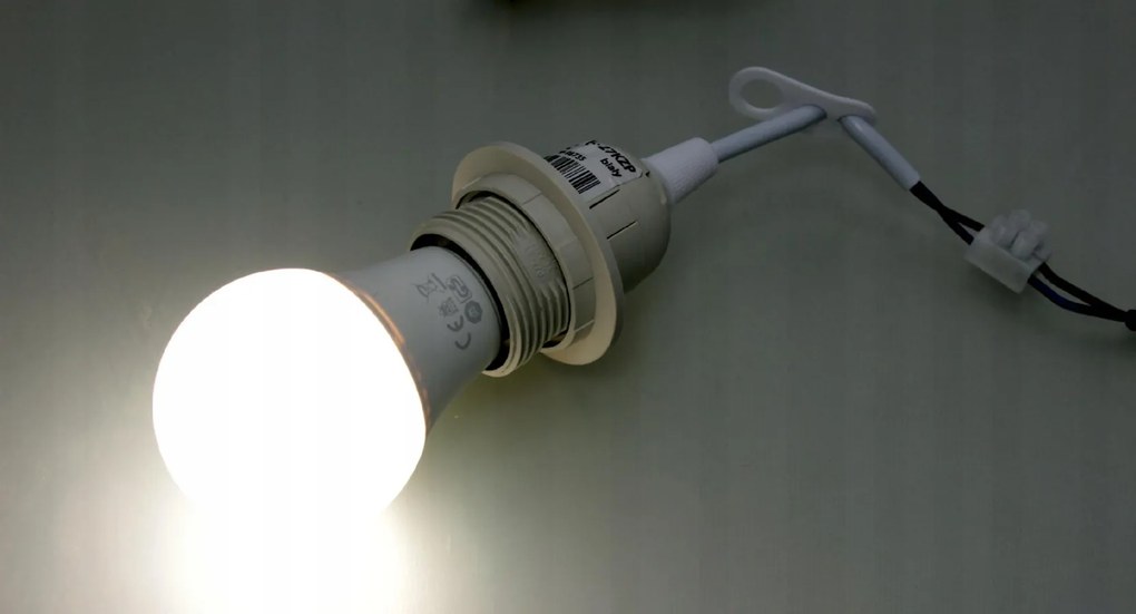 BERGE Stavebný a renovačný držiak lampy na žiarovky E27, kábel s maticou 230V, ČIERNY