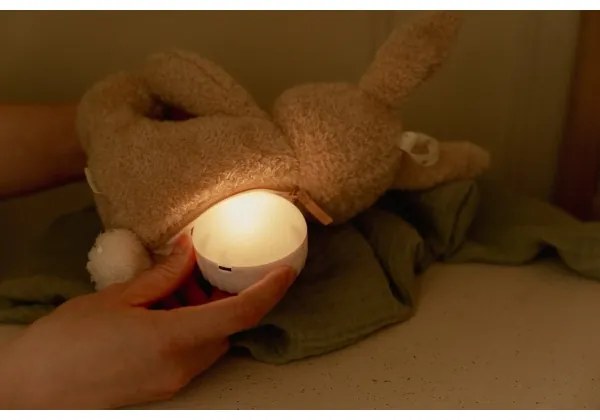 Little Dutch - Newborn Naturals usínací zajačik so svetlom a melódiou