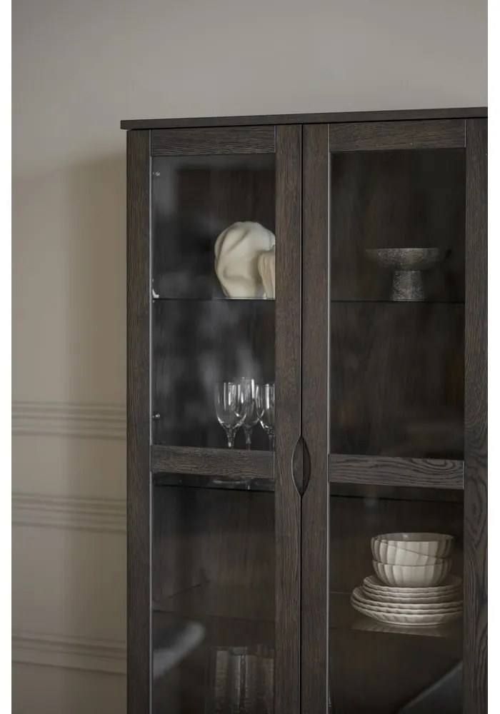 Hnedá vitrína v dekore duba 82x185 cm Filippa – Rowico