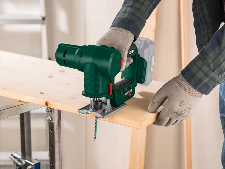 Parkside®  Aku priamočiara a chvostová píla Psssa 20 Li B2 + Akumulátor 20 V/4 Ah PAP 20 B3 + Nabíjačka 20 V/4,5 A PLG 20 C3  (800011213)