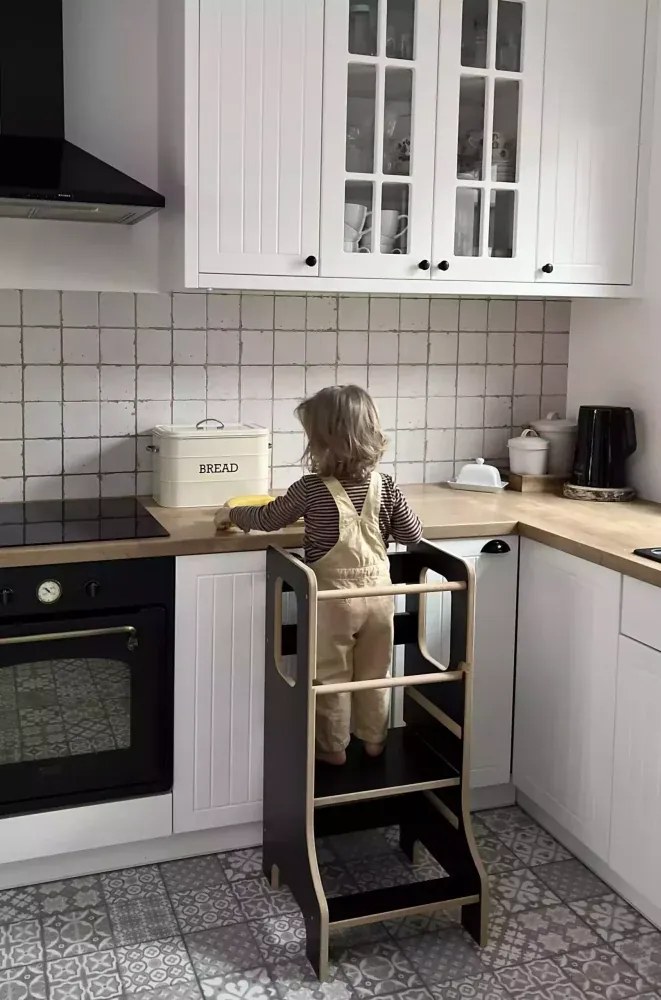 Učiaca veža Montessori pre deti čierna