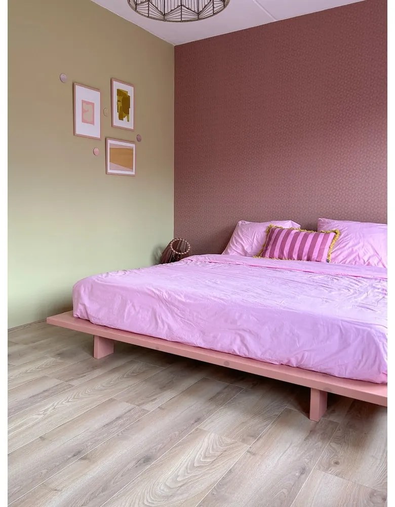 Svetloružová dvojlôžková posteľ z borovicového dreva s roštom 180x200 cm Japan – Karup Design