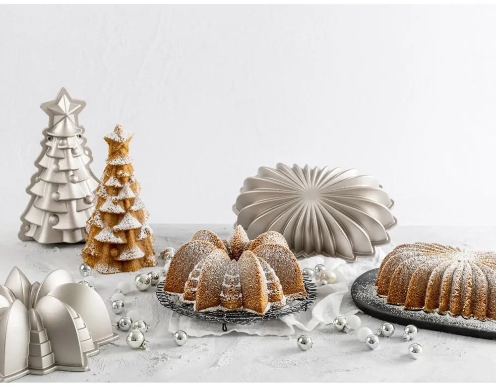 Béžová hliníková forma na pečenie Dr. Oetker White Christmas Baking, 16 x 26 cm