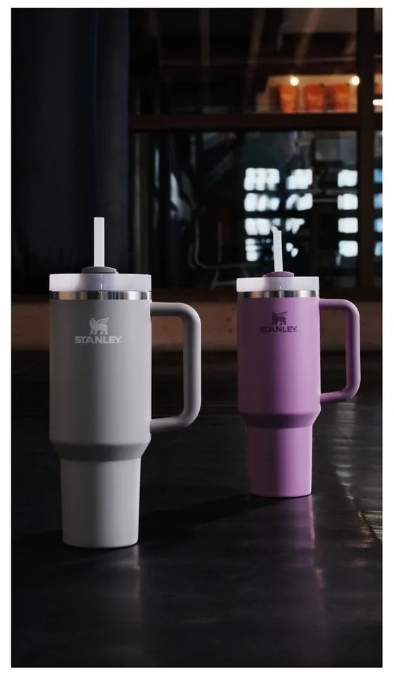 Svetlosivá termoska so slamkou z nehrdzavejúcej ocele 1,18 l Quencher H2.0 FlowState Tumbler Ash – Stanley