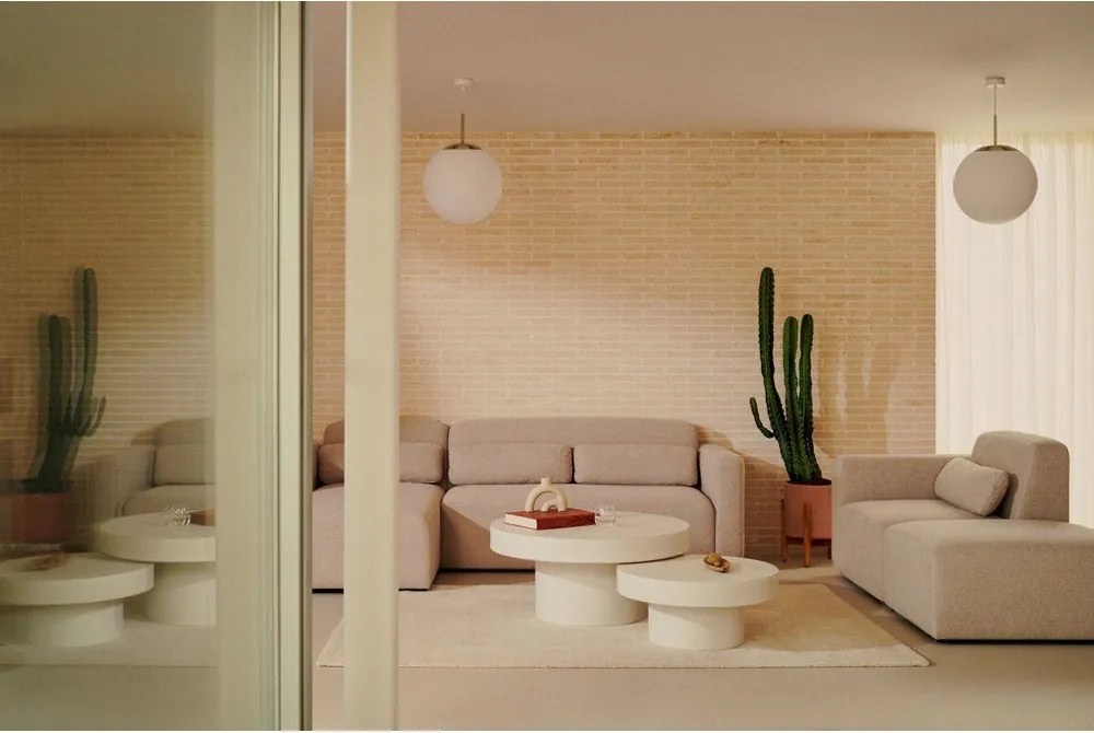 Betónový okrúhly záhradný odkladací stolík ø 90 cm Aiguablava – Kave Home