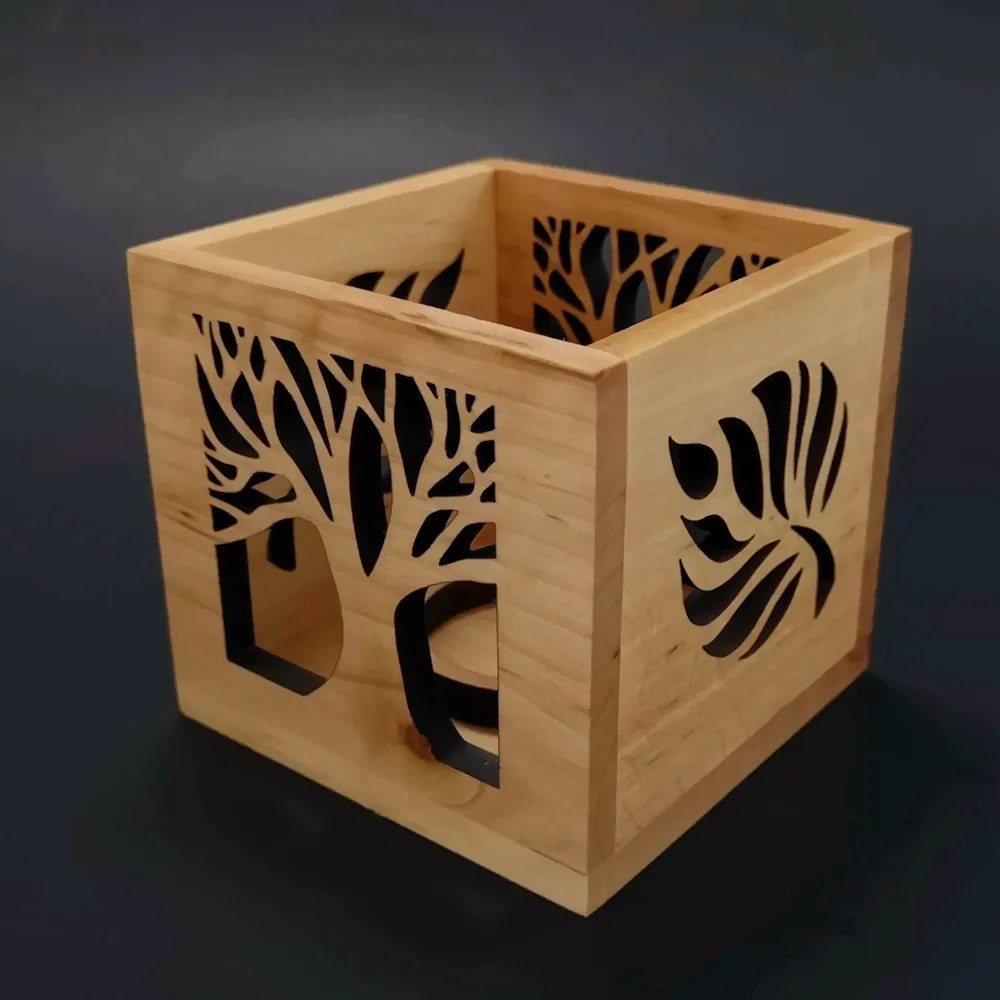 AMADEA Drevený svietnik kocky s motívom listu a stromu, masívne drevo, 10x10x10 cm
