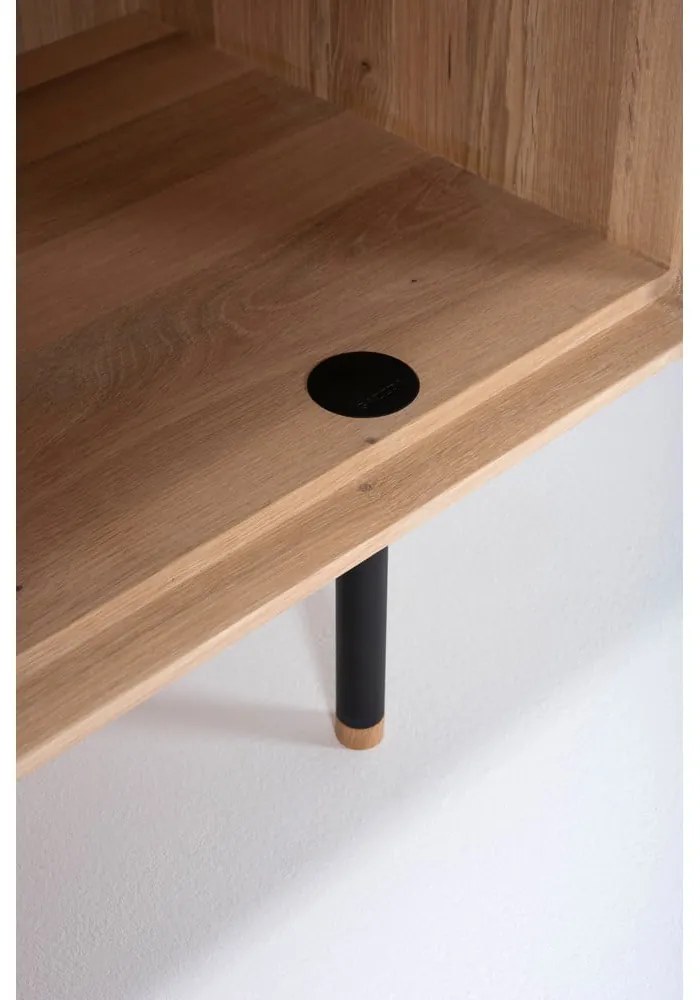 Nízka komoda z dubového dreva v čierno-prírodnej farbe 118x100 cm Fina – Gazzda