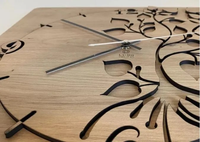 Drevené štvorcové hodiny Lipa