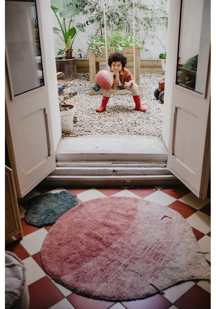 Ružový prateľný ručne tkaný bavlnený detský koberec 100x150 cm Ramona the Radish – Lorena Canals