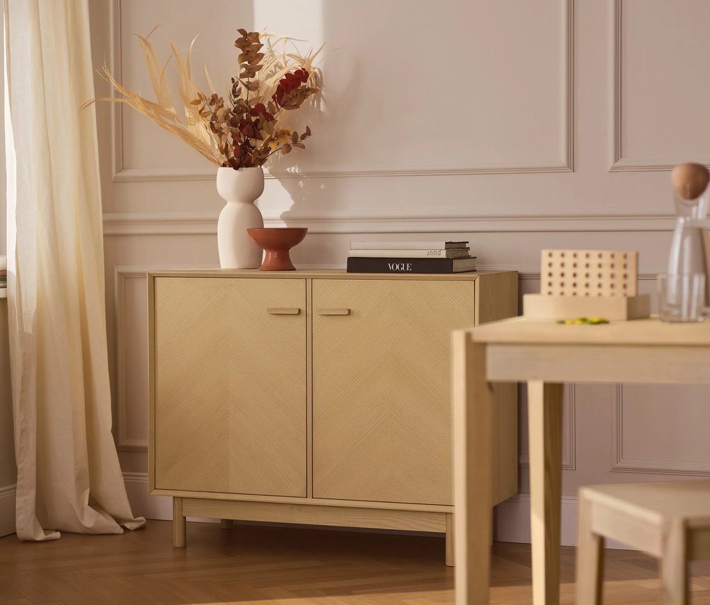 Skrinka z jaseňového dreva s ozdobnými dvierkami