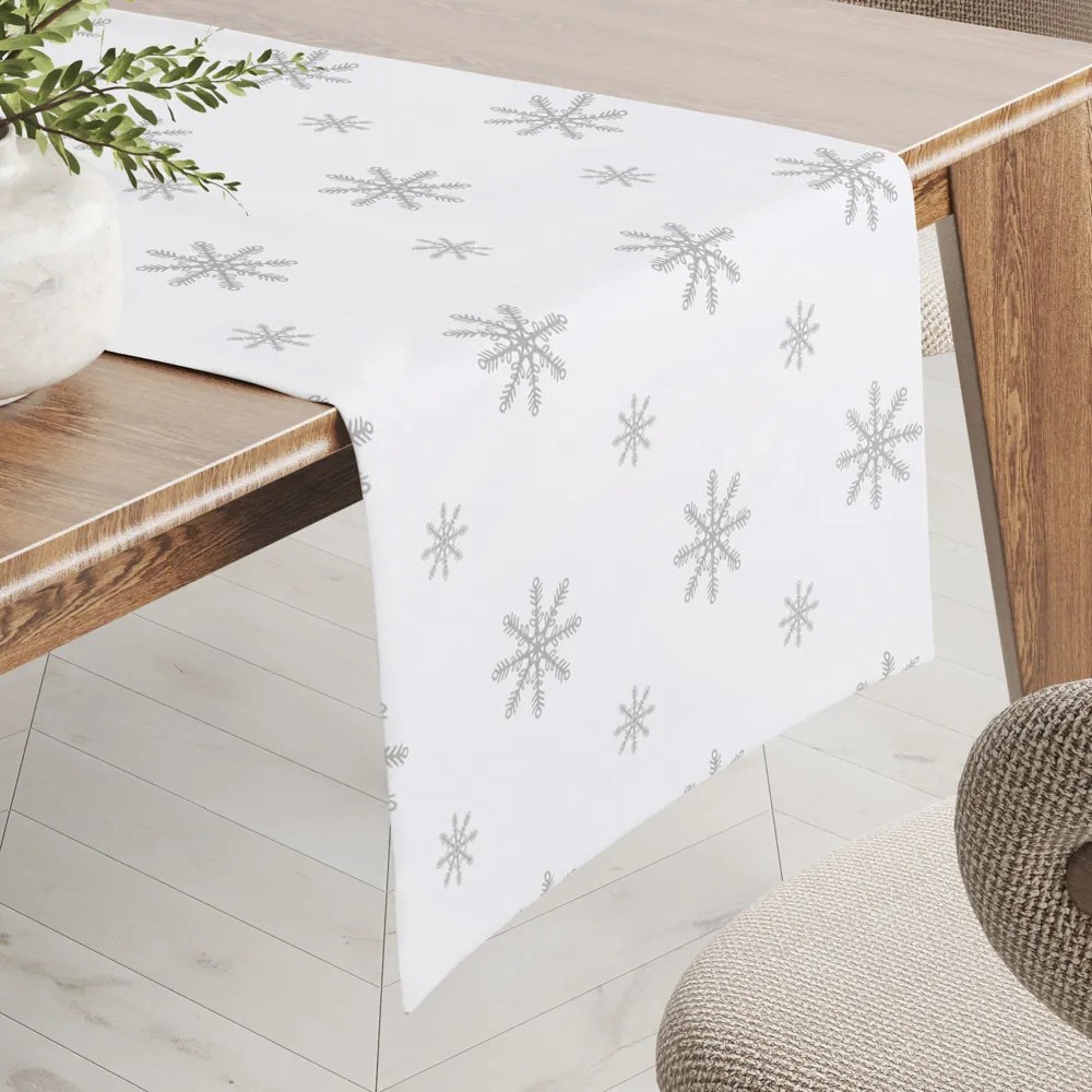 Biante Teflónový behúň na stôl TF-112 Vianočné sivé vločky na bielom 45x120 cm