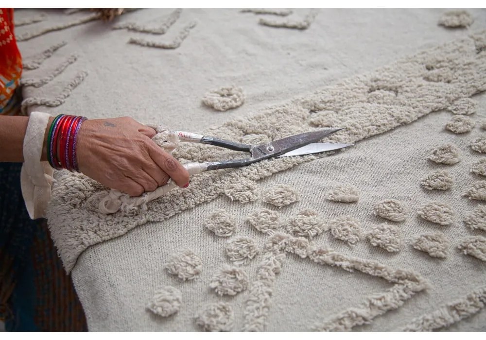 Biely prateľný ručne tkaný bavlnený koberec 170x240 cm Tribu Natural – Lorena Canals