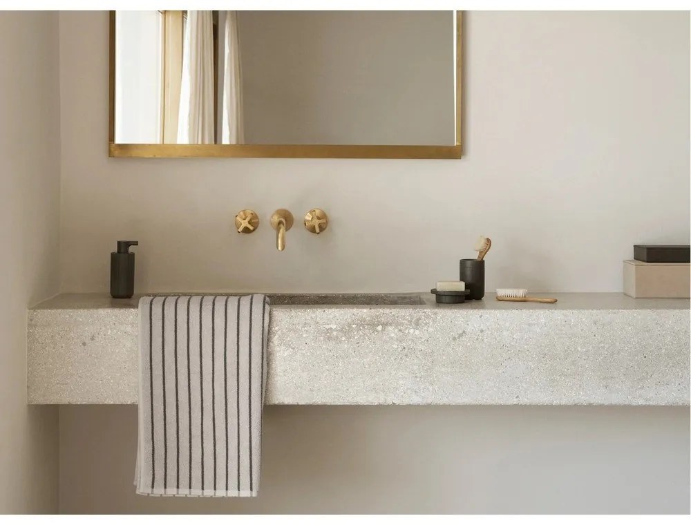 Sivý dávkovač mydla z polyresínu 300 ml Kua – Blomus