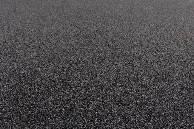 Metrážný koberec PURE tmavo sivý