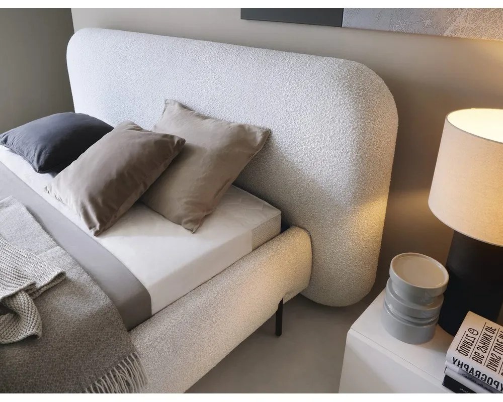 Béžová čalúnená dvojlôžková posteľ s úložným priestorom s roštom 140x200 cm Pointt – ELTAP