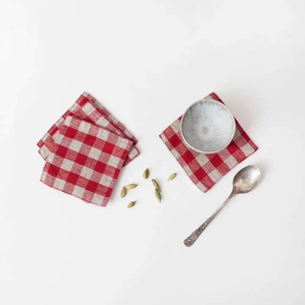 Červené látkové tácky v súprave 4 ks Red Gingham – Linen Tales